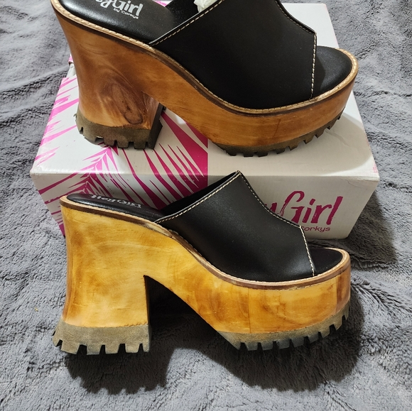 Corkys Sandals - Picture 2 of 3